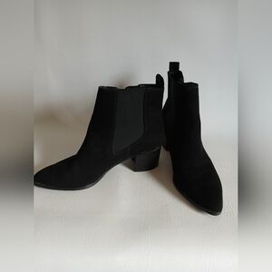 Nine West Sleek Black Ankle Boot Sz7M Pointed Toe 2" Block Heel Elastic Panels